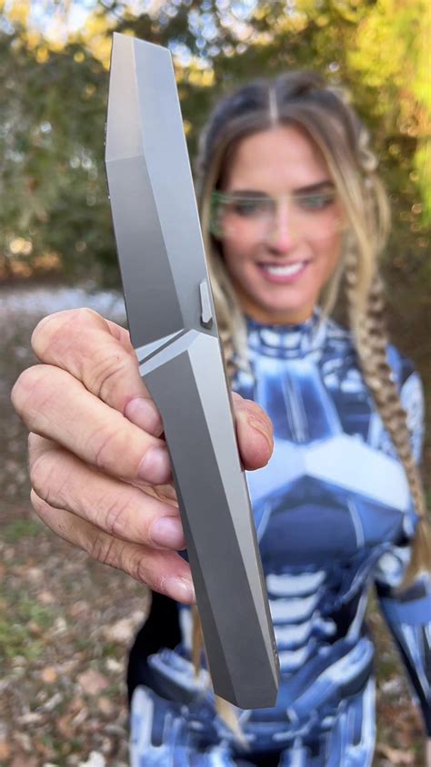 MelissaBackwoods Knife & Gear Reviews